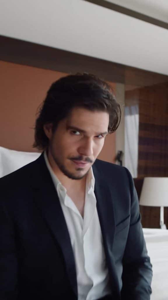 Hop Hop Hop ne pas. Est-ce que tu connais la best boite de de ? Non alors Bi