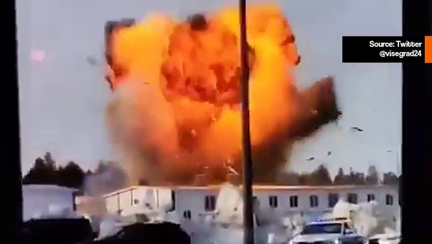 Vidéo : Un avion transformé en drone attaque une raffinerie de pétrole russe à 1 200 km de la frontière ukrainienne