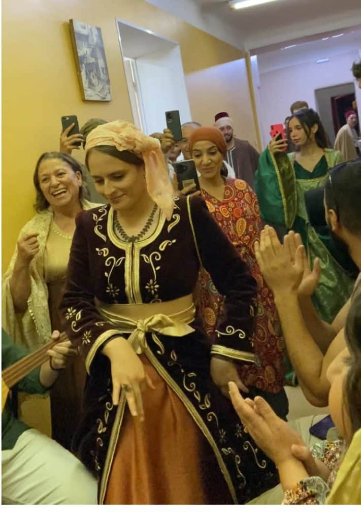 Ambiance magique avec l’équipe de tournage de la série “Fatma” , portée par la